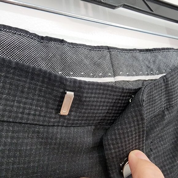 BOSS Hugo Boss Men's 100% Virgin Wool Micro Houndstooth Slim Leg Pants - 40R - Picture 6 of 11